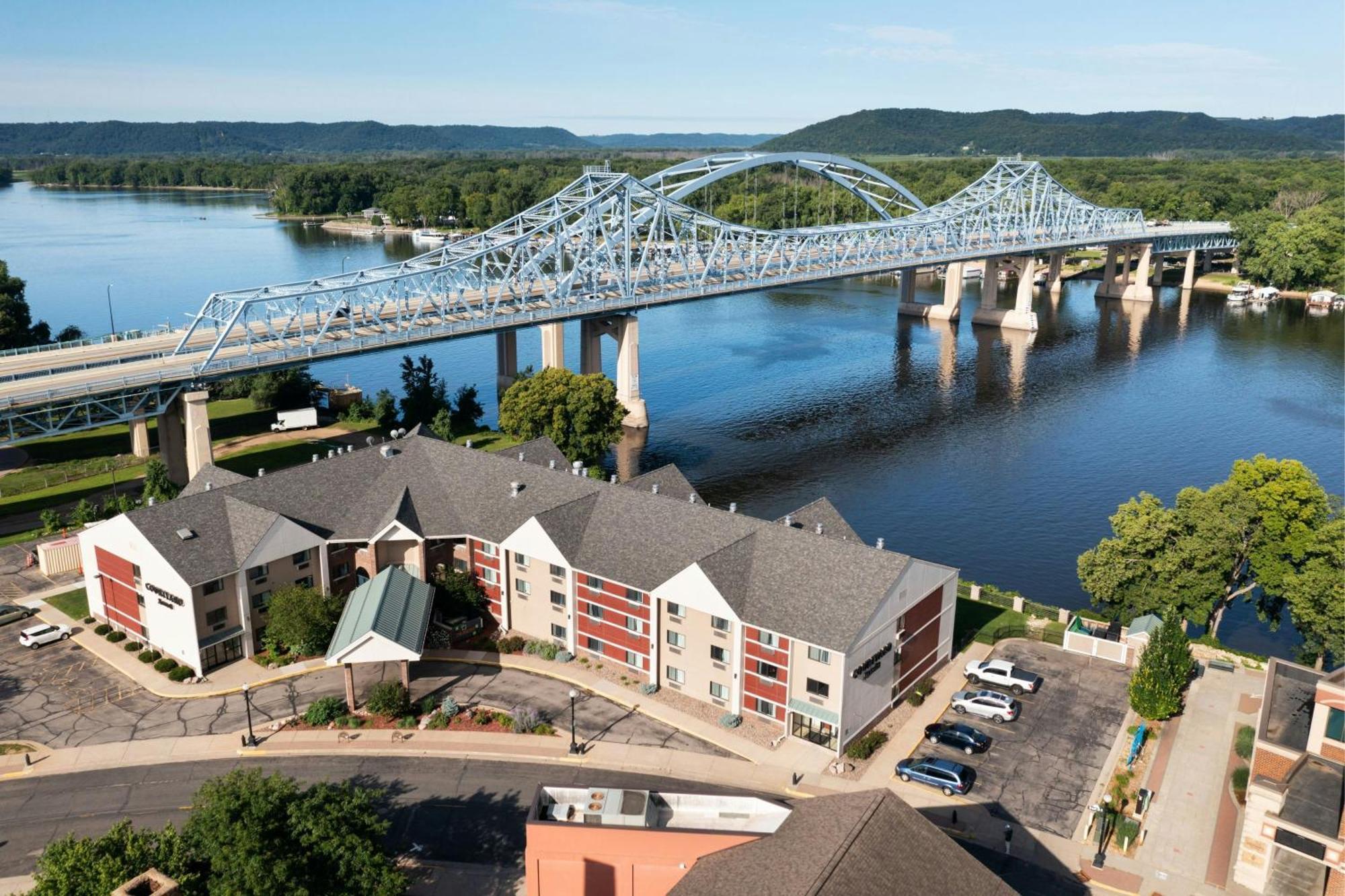 Courtyard La Crosse Downtown/Mississippi Riverfront Zewnętrze zdjęcie